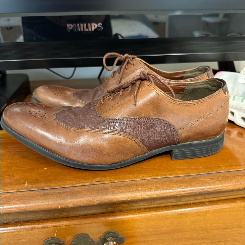 Clarks Two-Tone Brown Leather Oxfords
